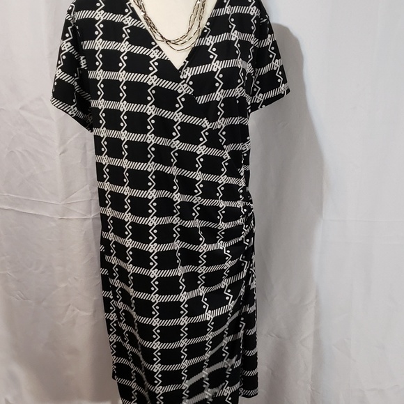 Dress - Picture 2 of 5